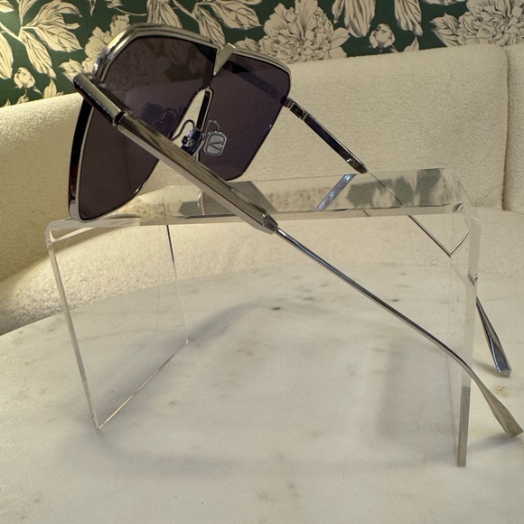 Valentino Limited Edition Sunglasses with Crossbody Bag, Full Inclusion - Picture 15 of 16